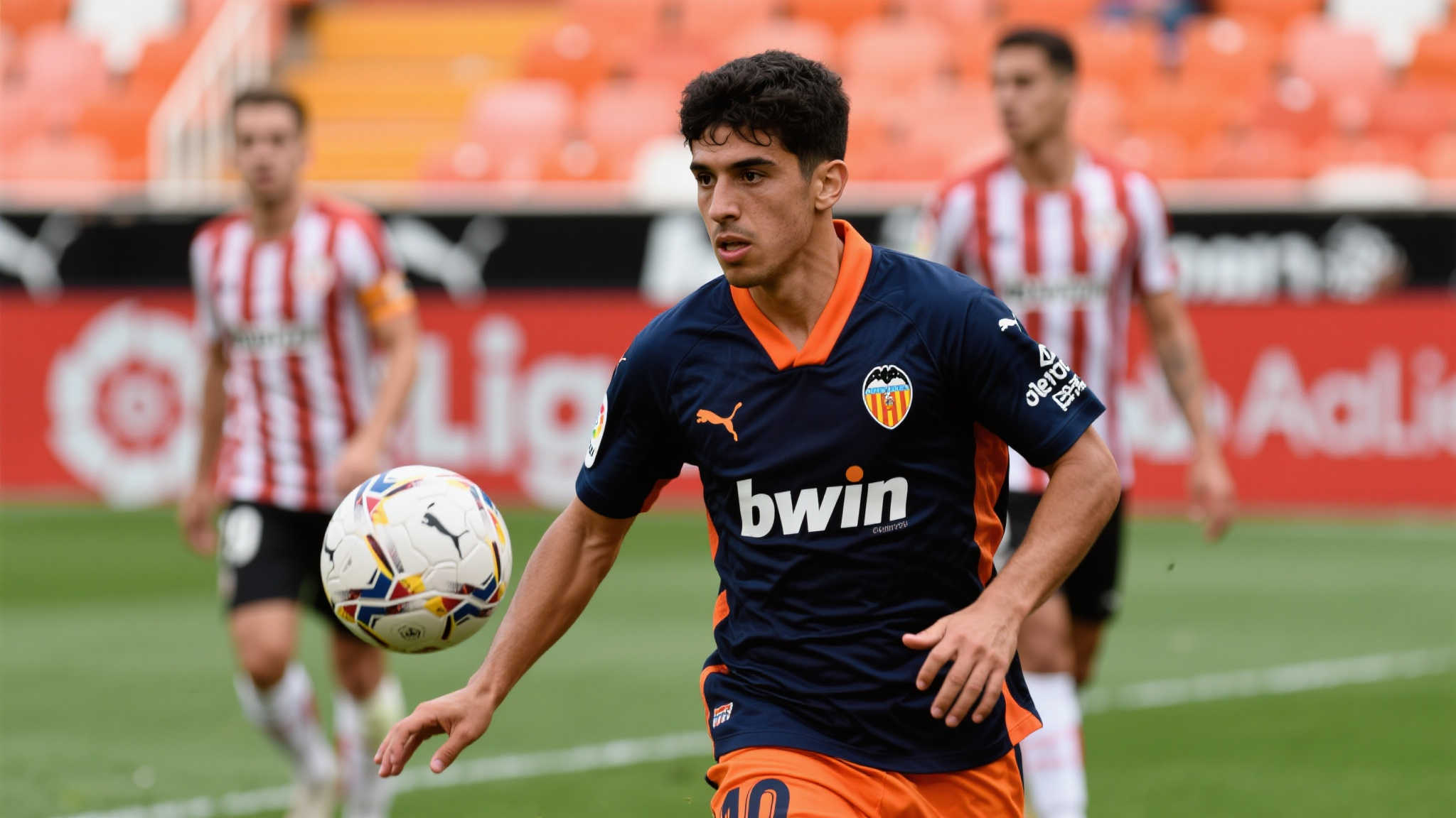 格拉纳达宣布签约瓦伦西亚梅斯塔利亚球星佩德罗-阿莱曼 格拉纳达宣布签约瓦伦西亚梅斯塔利亚球星佩德罗-阿莱曼