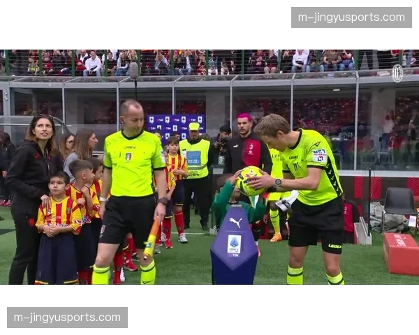 AC米兰2-1力克那不勒斯,莱奥长途奔袭锁定胜局 AC米兰2-1力克那不勒斯,莱奥长途奔袭锁定胜局